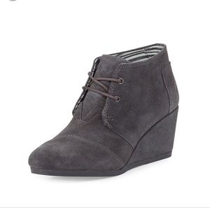 Toms Suede Desert Wedge Bootie (dark gray)